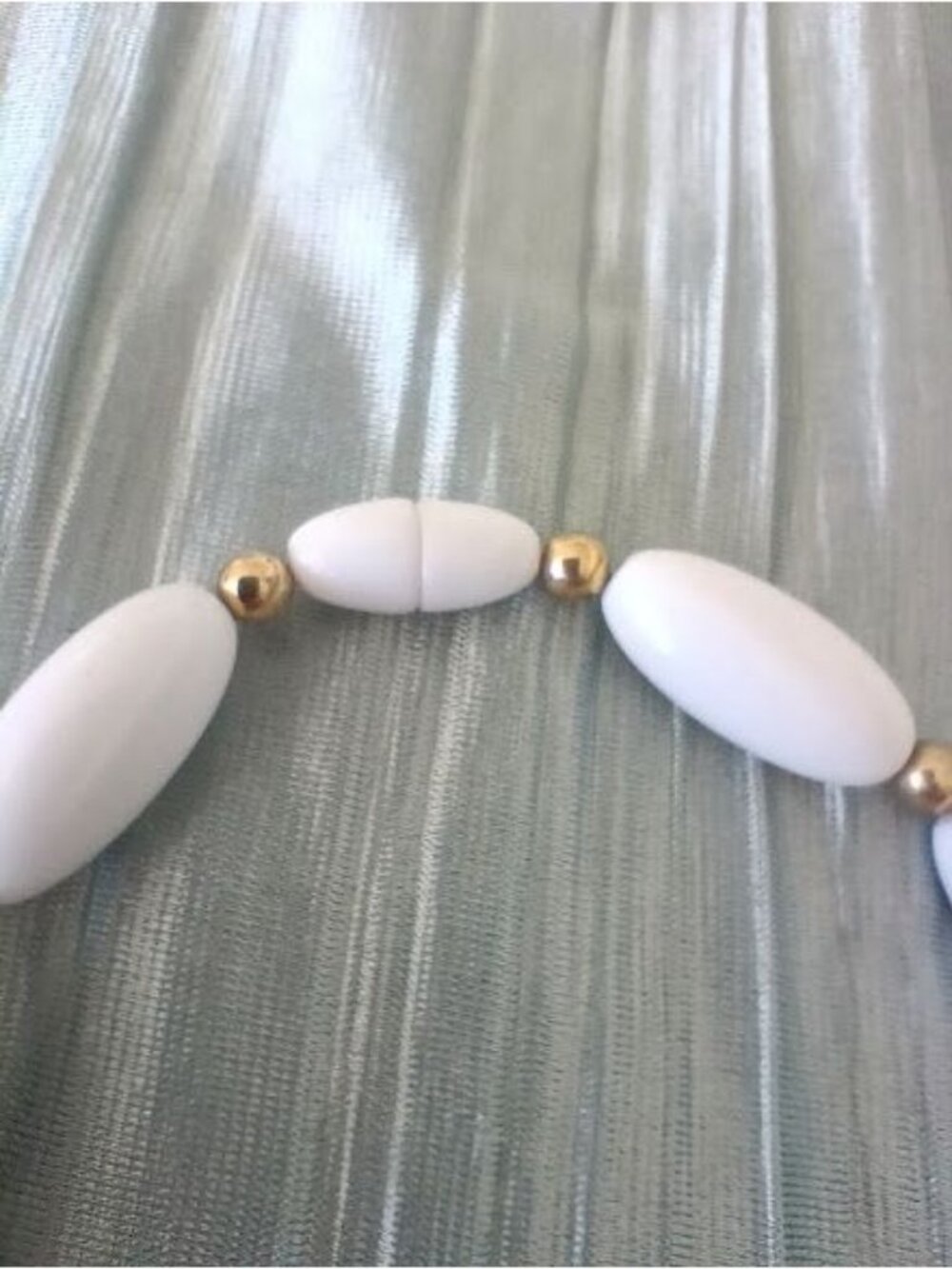 2 Vintage White & Gold Beaded Collar Necklaces Glass Hexagonal & Rresin Oval - Picture 13 of 14